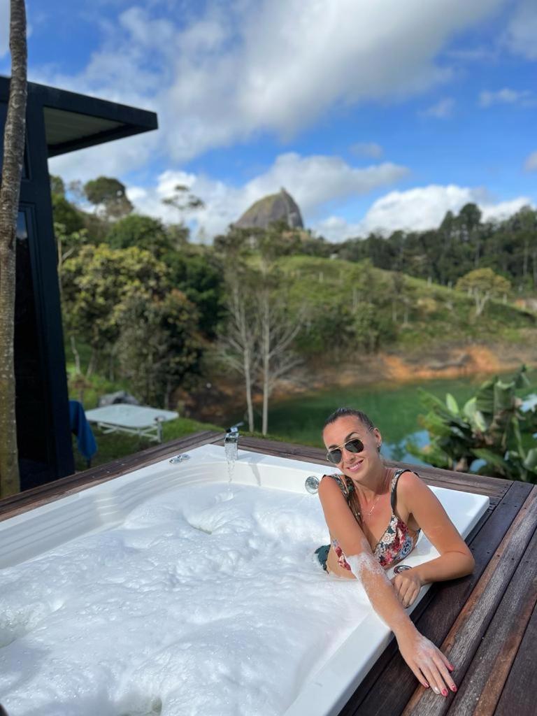 Cabana Privada Sin Prisa "Not Rush" Preciosa! Con Jacuzzi, Vista Y Acceso Directo Al Embalse, Vista A La Piedra , Deporte Acuatico Paddle Board And Breakfast Incluidos ! Imperdible Guatape Exterior photo