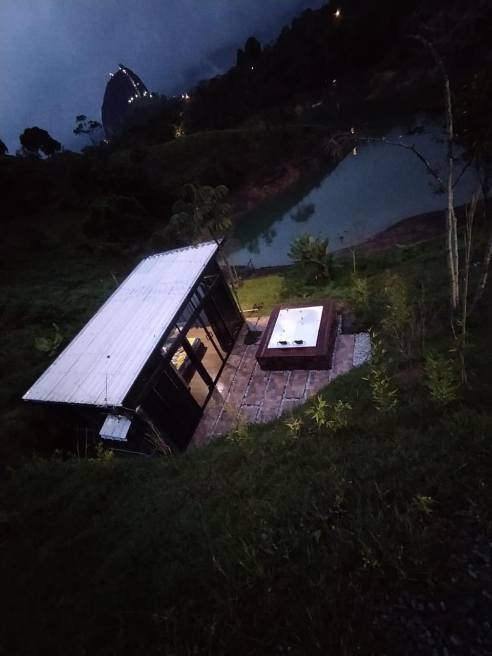 Cabana Privada Sin Prisa "Not Rush" Preciosa! Con Jacuzzi, Vista Y Acceso Directo Al Embalse, Vista A La Piedra , Deporte Acuatico Paddle Board And Breakfast Incluidos ! Imperdible Guatape Exterior photo
