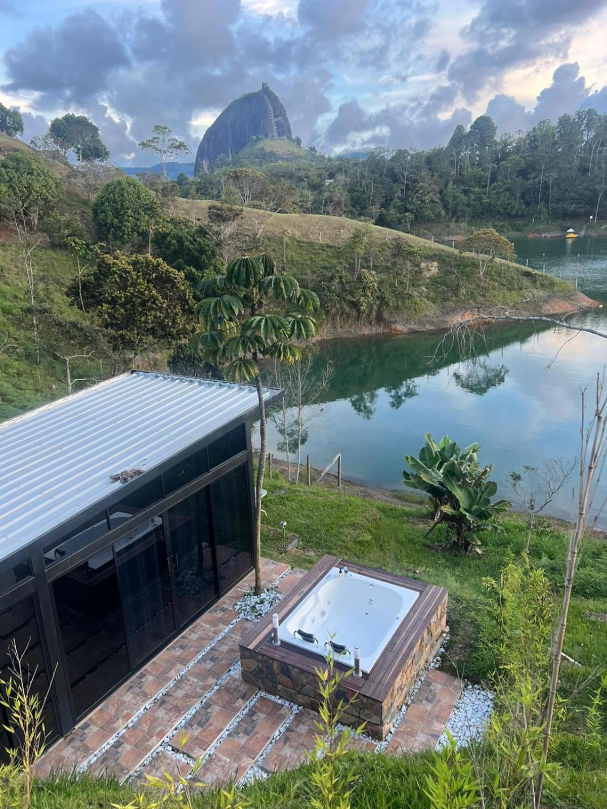 Cabana Privada Sin Prisa "Not Rush" Preciosa! Con Jacuzzi, Vista Y Acceso Directo Al Embalse, Vista A La Piedra , Deporte Acuatico Paddle Board And Breakfast Incluidos ! Imperdible Guatape Exterior photo